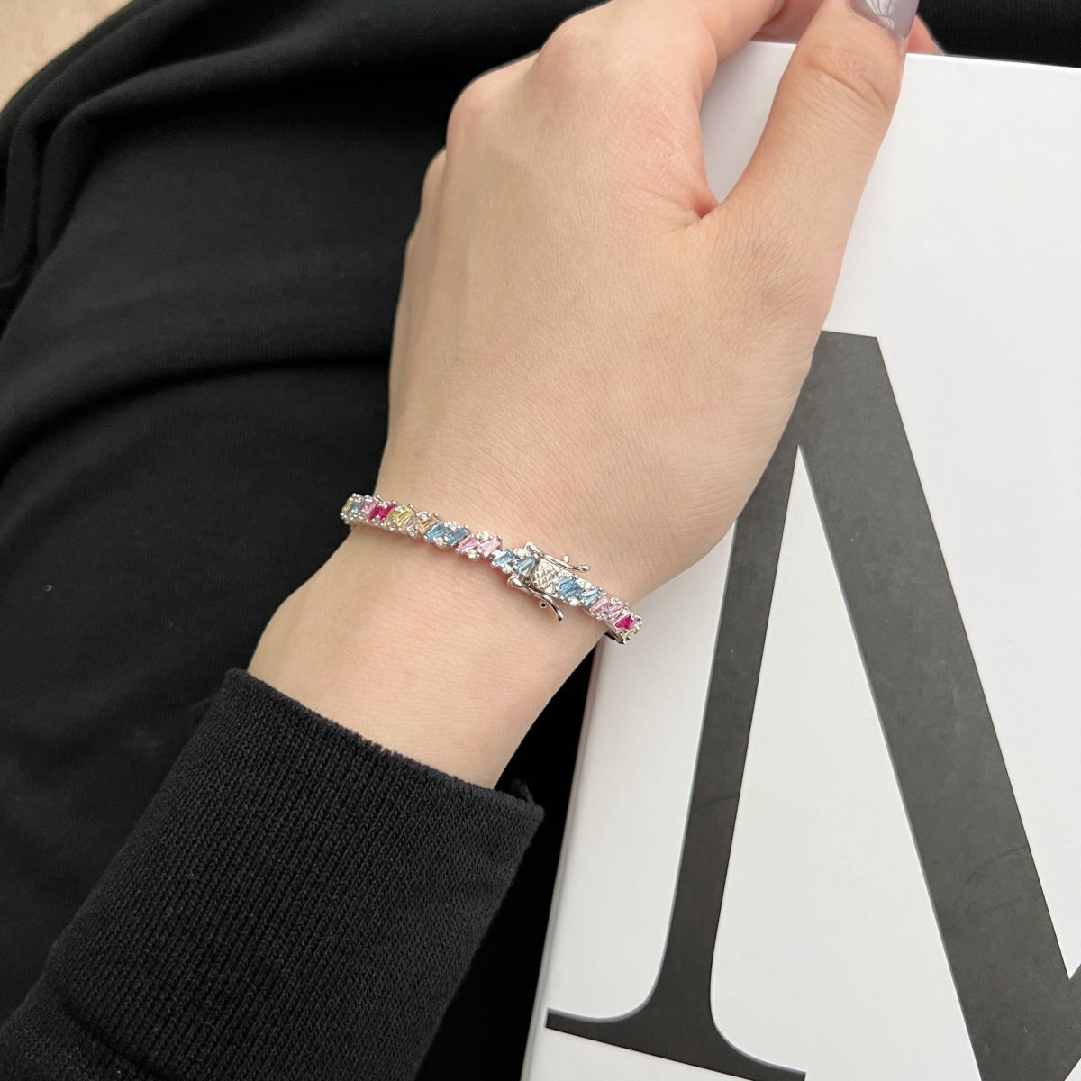 [Charm Aries Jewelry]Ornate Sparkling Multi Cut Party Bracelet