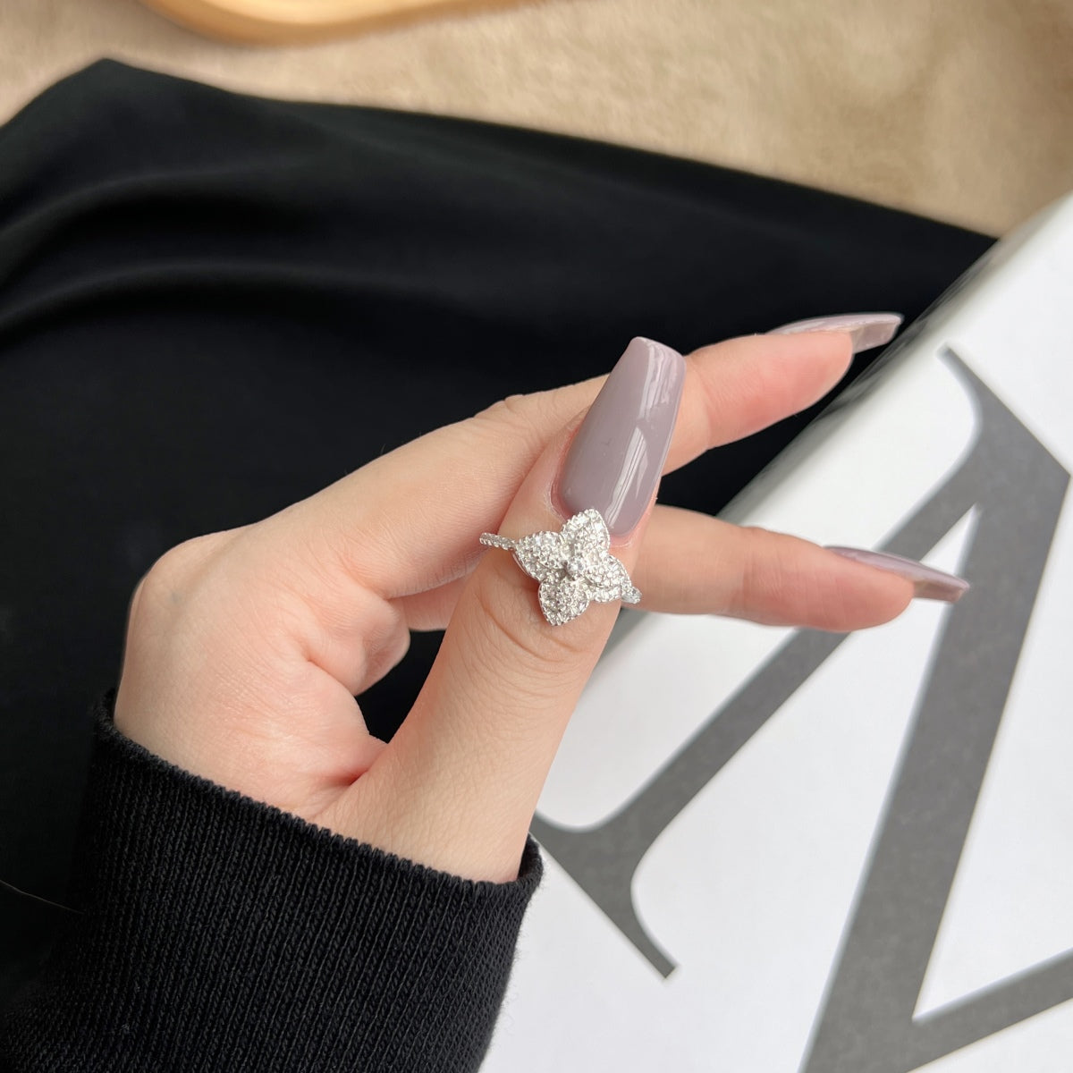 [Charm Aries Jewelry]Luxurious Colorful Flower Shape Banquet Ring