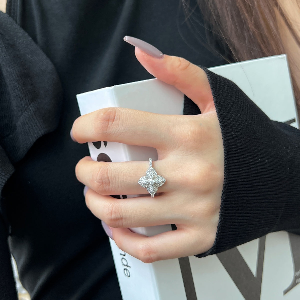 [Charm Aries Jewelry]Luxurious Colorful Flower Shape Banquet Ring