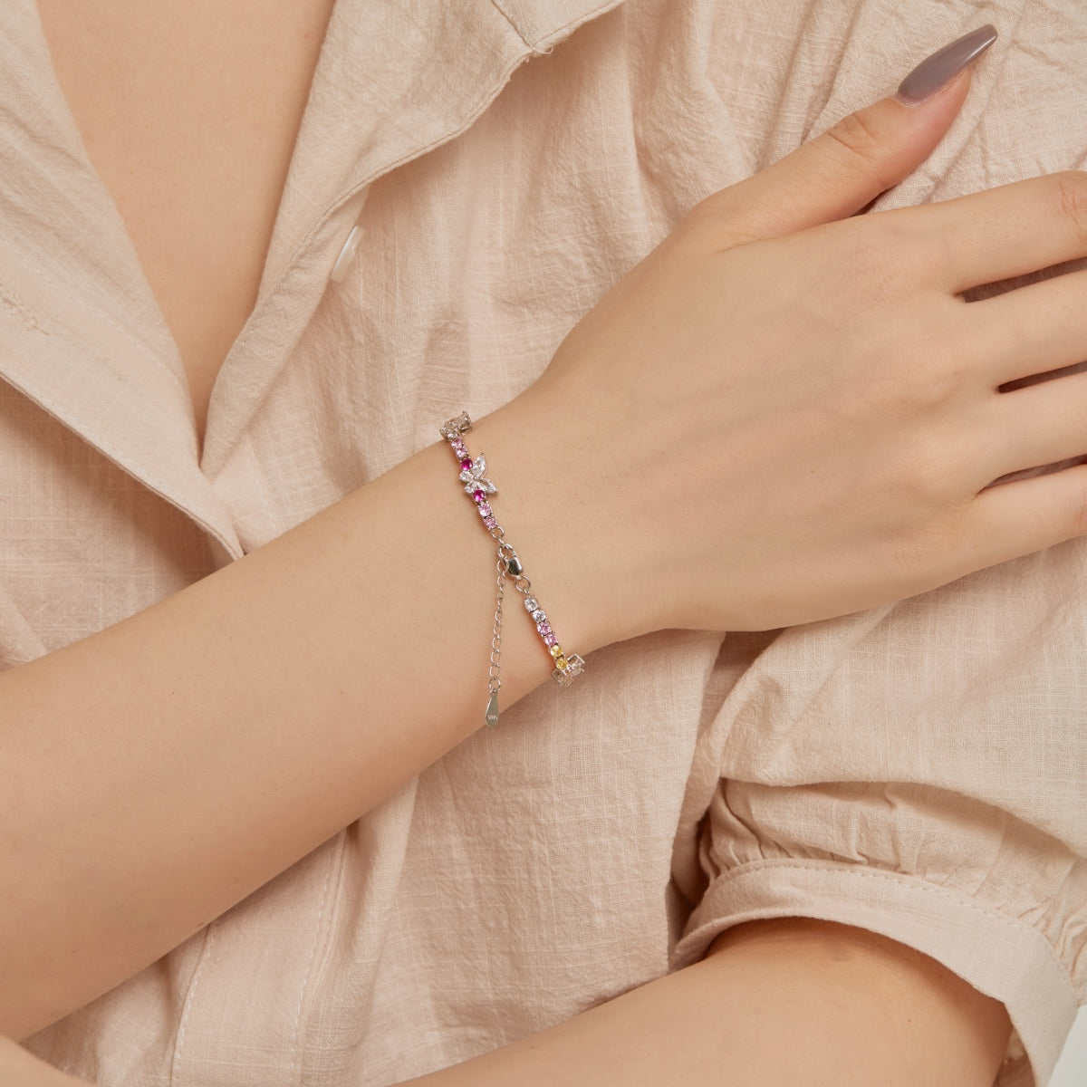 [Charm Aries Jewelry]Ornate Colorful Butterfly Shape Round Cut Daily Bracelet