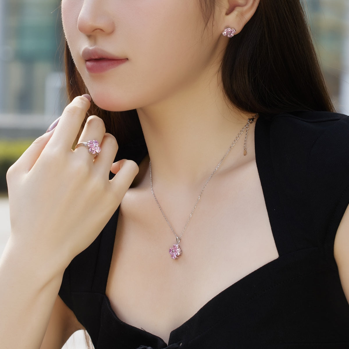 [Charm Aries Jewelry]Four-Leaf Charm Aries Ball Earrings