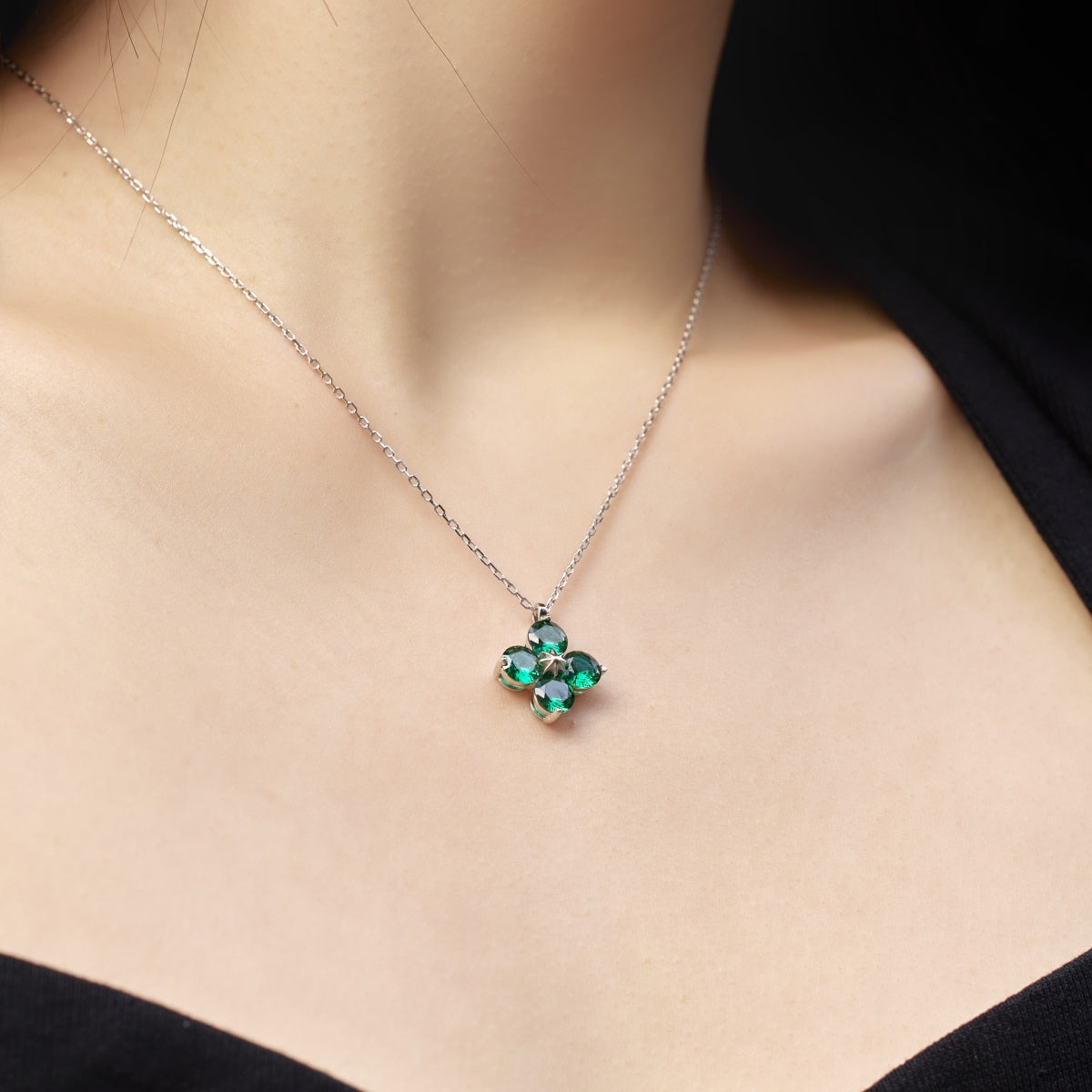 [Charm Aries Jewelry]Four-Leaf Charm Aries And Eight-Pointed Star Necklace