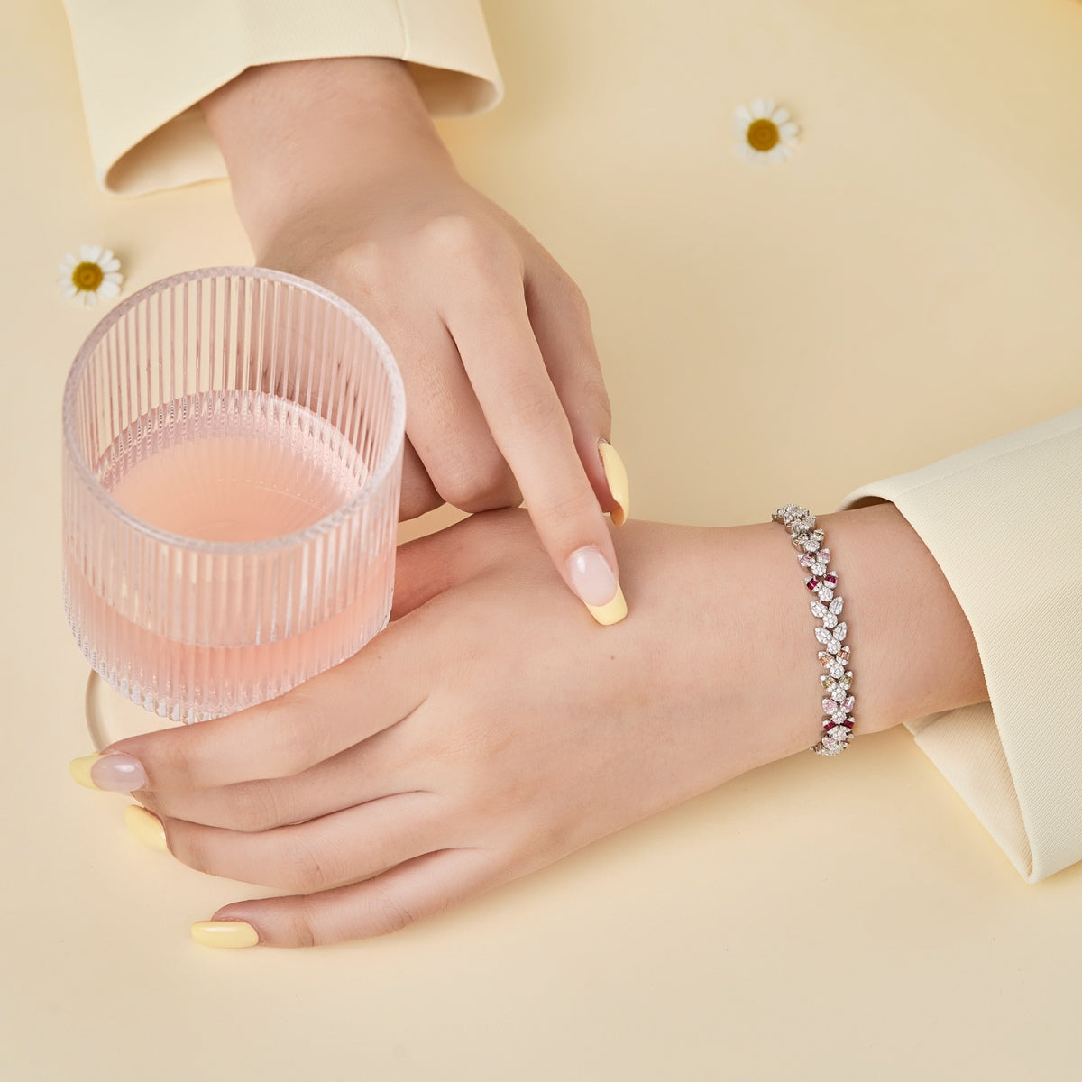 [Charm Aries Jewelry]Dainty Exquisite Flower Shape Daily Bracelet
