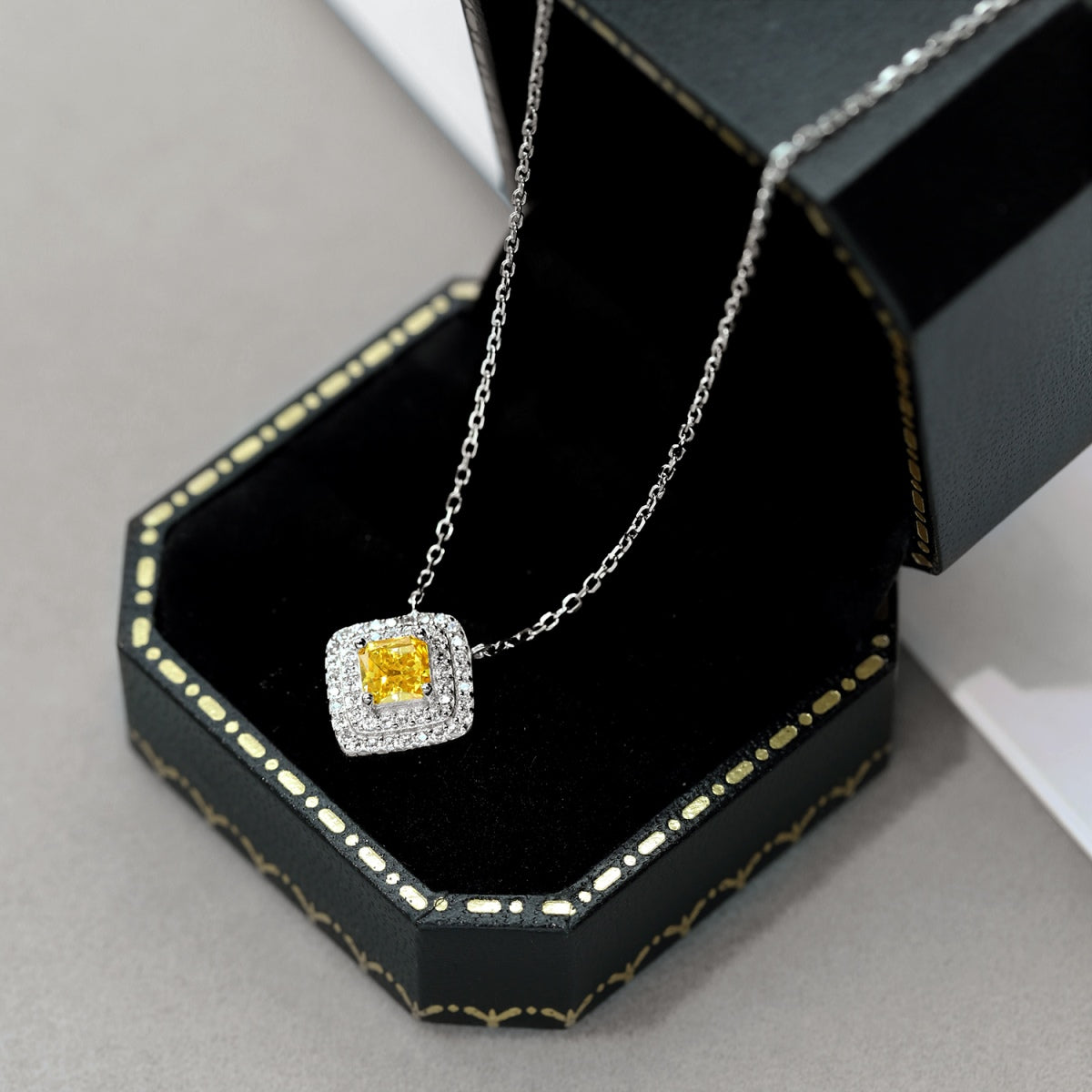 [Charm Aries Jewelry]Sparkling Asscher Cut Necklace