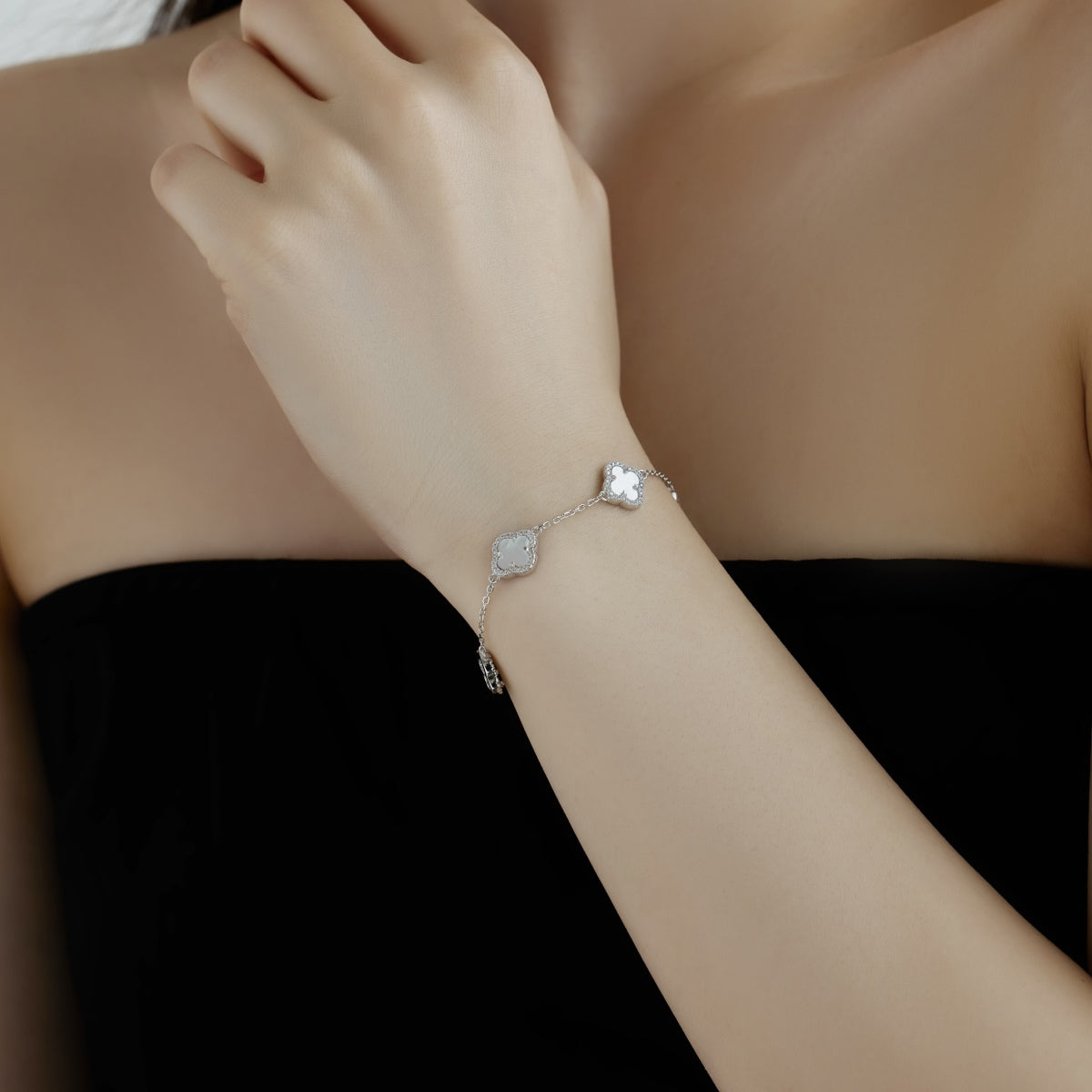 [Charm Aries Jewelry]Four-Leaf Charm Aries Exquisite Bracelet