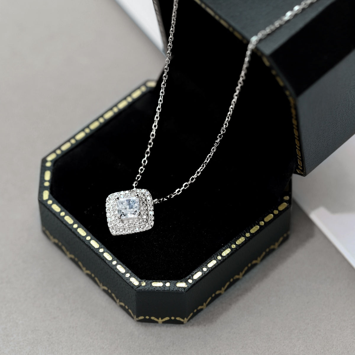 [Charm Aries Jewelry]Sparkling Asscher Cut Necklace