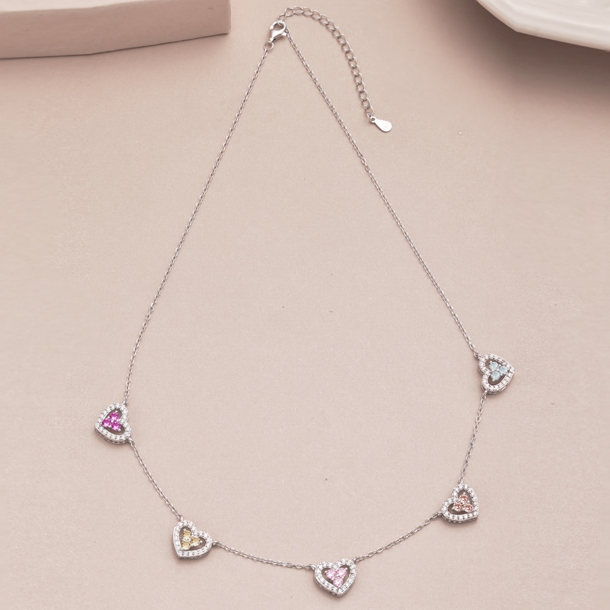 [Charm Aries Jewelry]Sparkling Five Heart Necklace