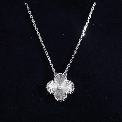 [Charm Aries Jewelry]CLOVER  15MM DIAMOND LASER NECKLACE SILVER