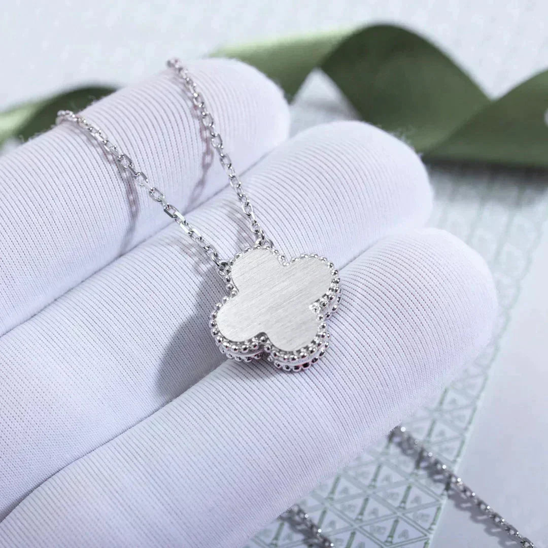 [Charm Aries Jewelry]CLOVER  15MM DIAMOND LASER NECKLACE SILVER