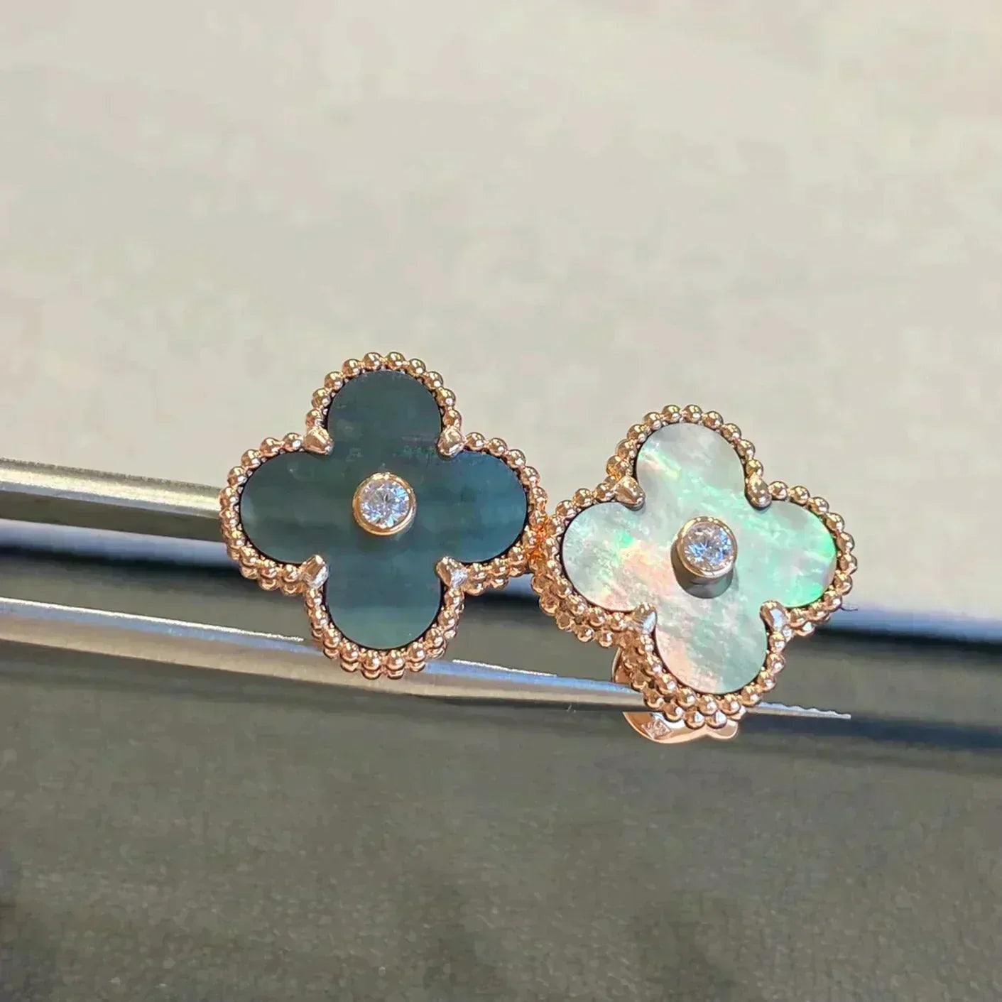 [Charm Aries Jewelry]CLOVER MEDIUM 1 MOTIFS GRAY MOP  DIAMOND EARRINGS