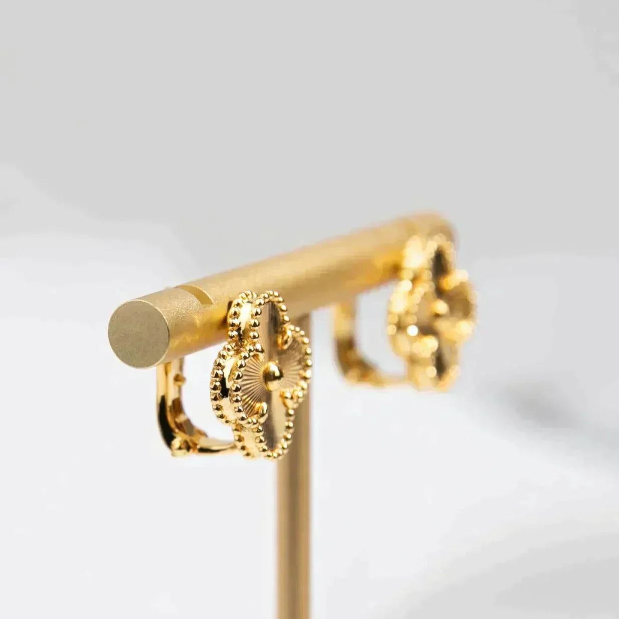[Charm Aries Jewelry]CLOVER MEDIUM 1 MOTIFS LASER EARRINGS