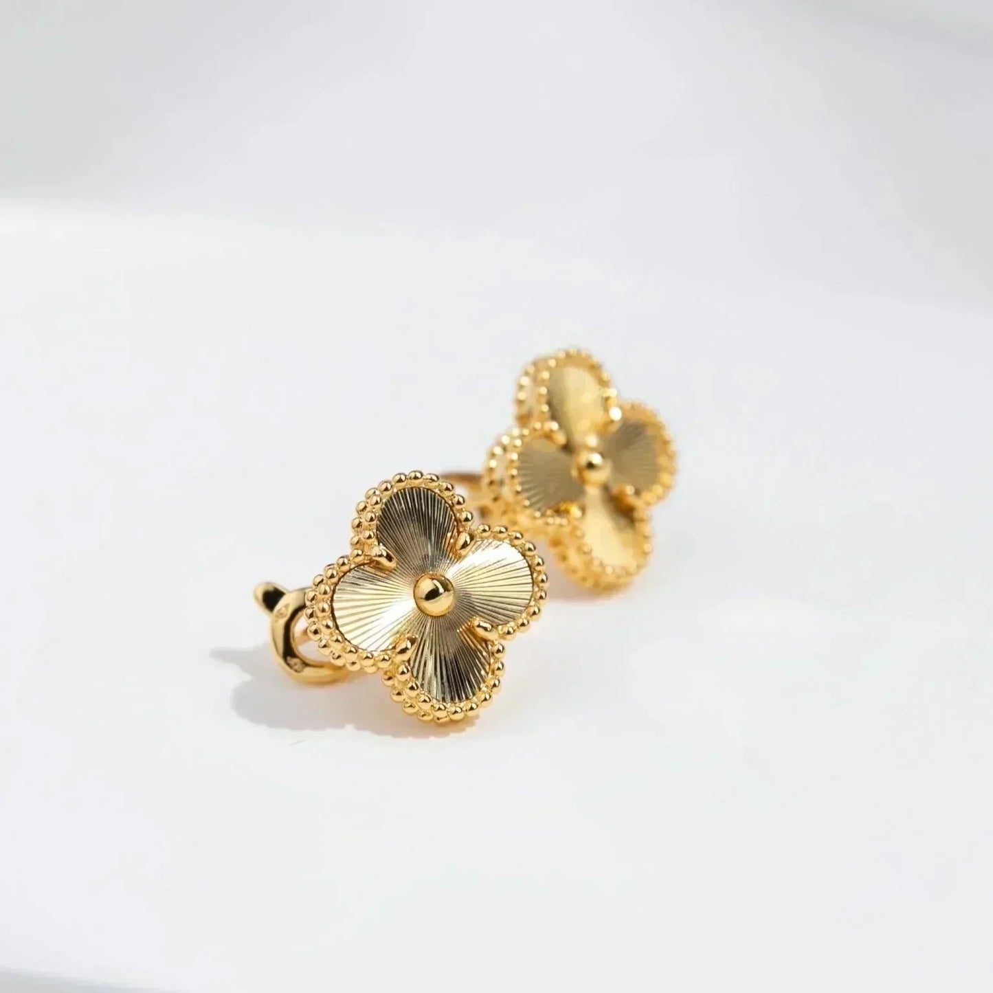 [Charm Aries Jewelry]CLOVER MEDIUM 1 MOTIFS LASER EARRINGS