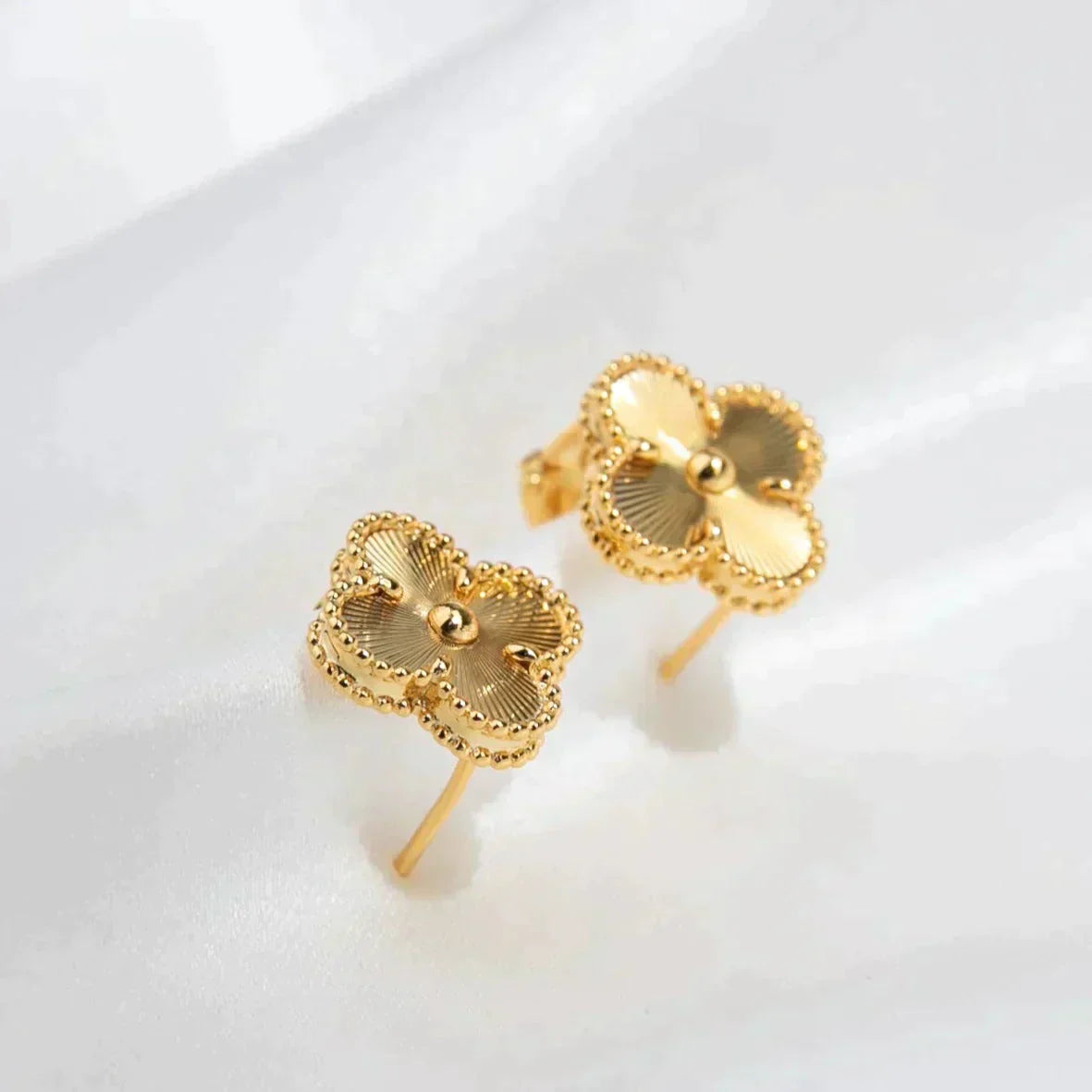 [Charm Aries Jewelry]CLOVER MEDIUM 1 MOTIFS LASER EARRINGS