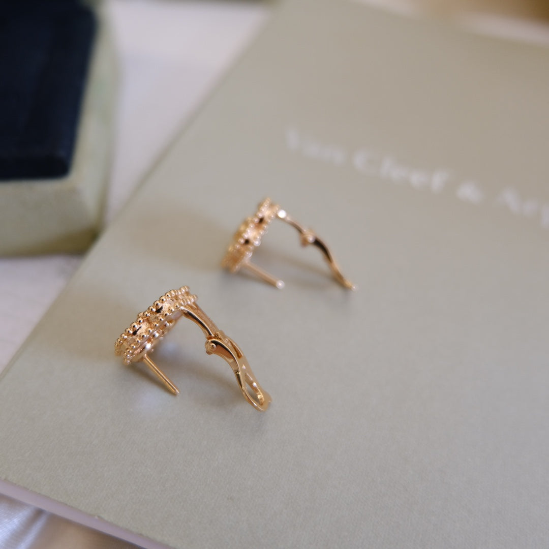 [Charm Aries Jewelry]LUCKY PINK GOLD WHITE MOP EARRINGS
