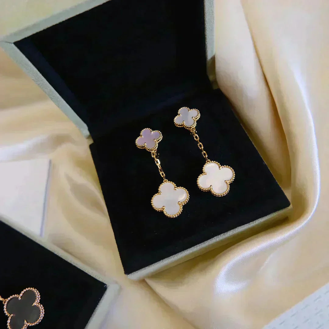 [Charm Aries Jewelry]CLOVER 2 MOTIF WHITE MOP EARRINGS