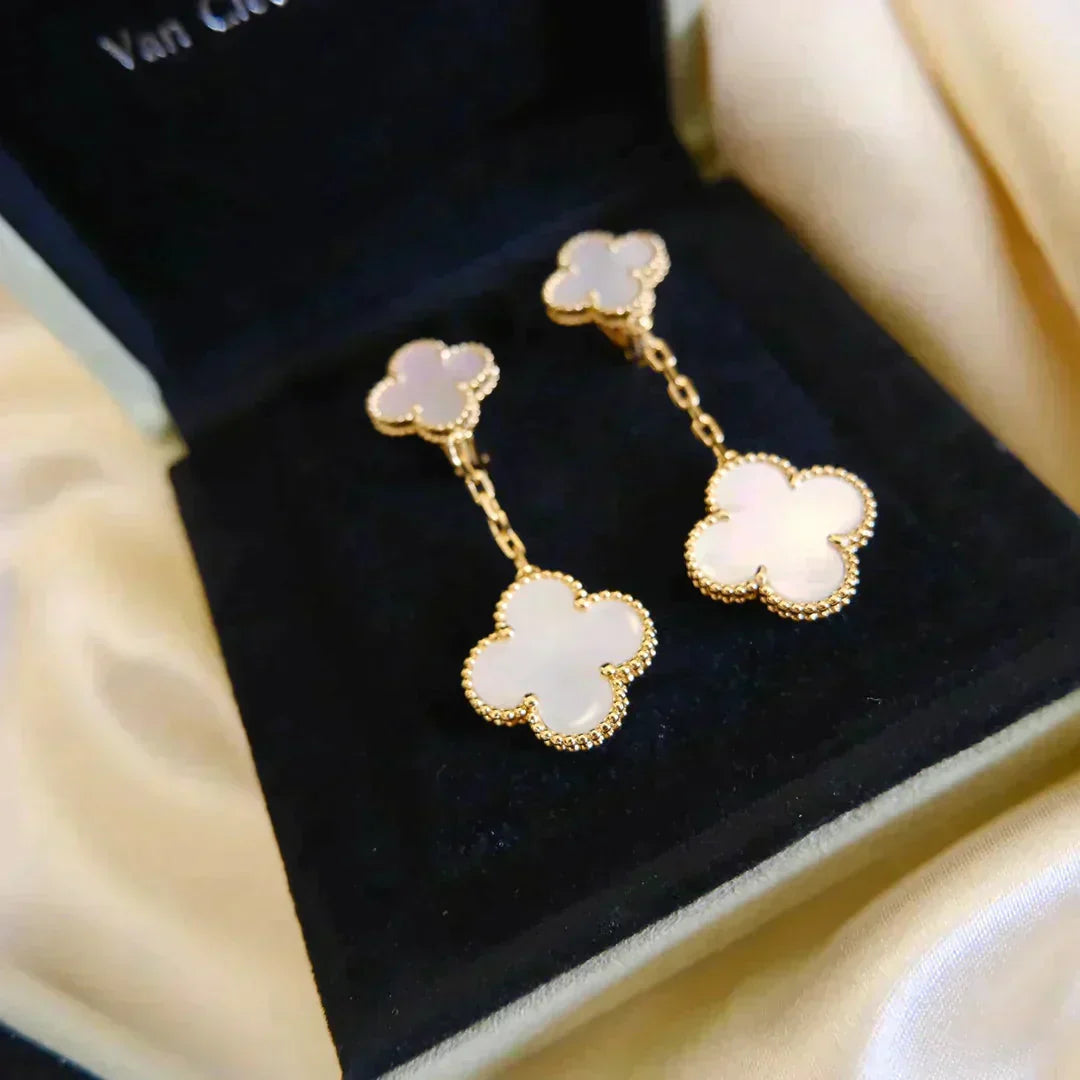 [Charm Aries Jewelry]CLOVER 2 MOTIF WHITE MOP EARRINGS