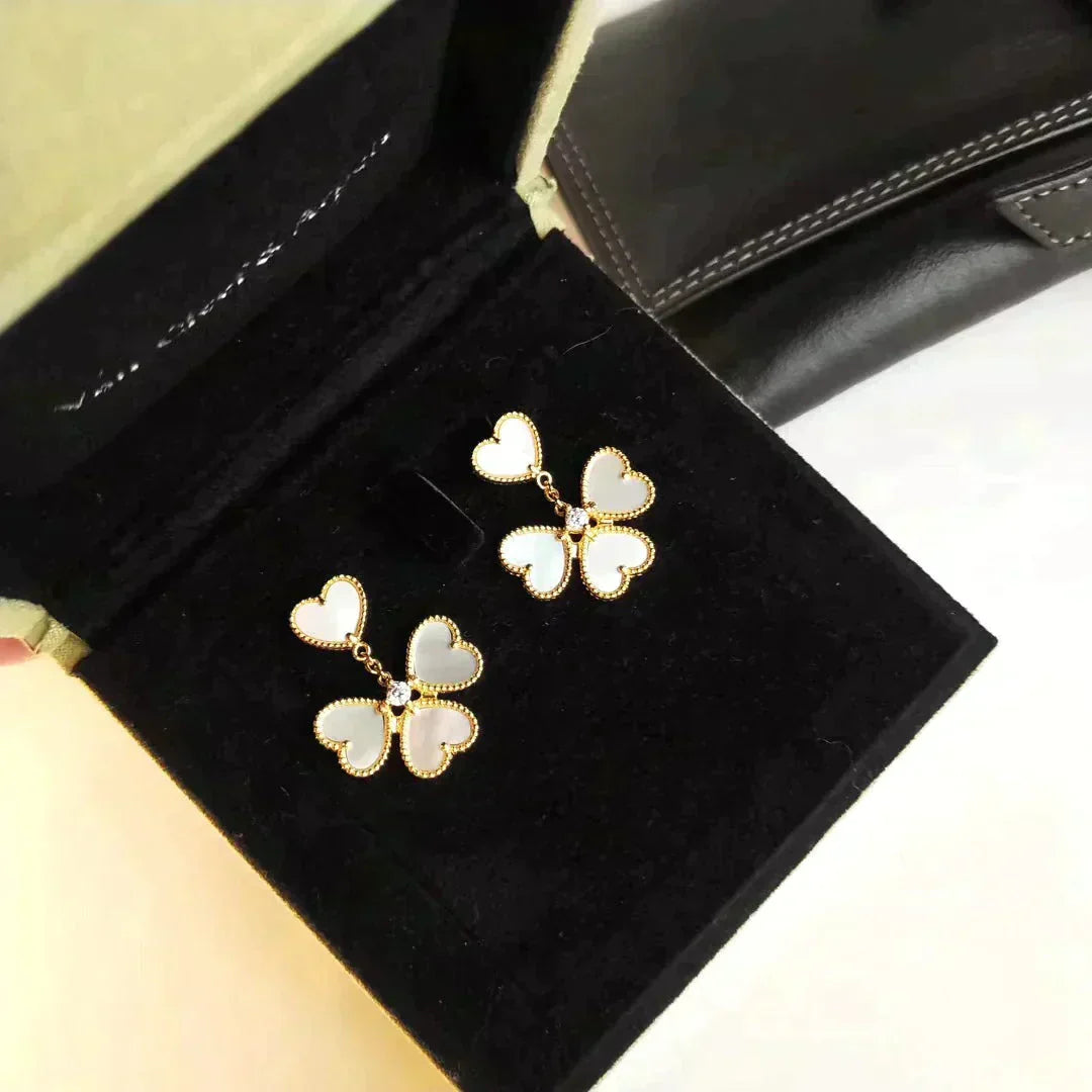 [Charm Aries Jewelry]CLOVER SWEET WHITE MOP EARRINGS