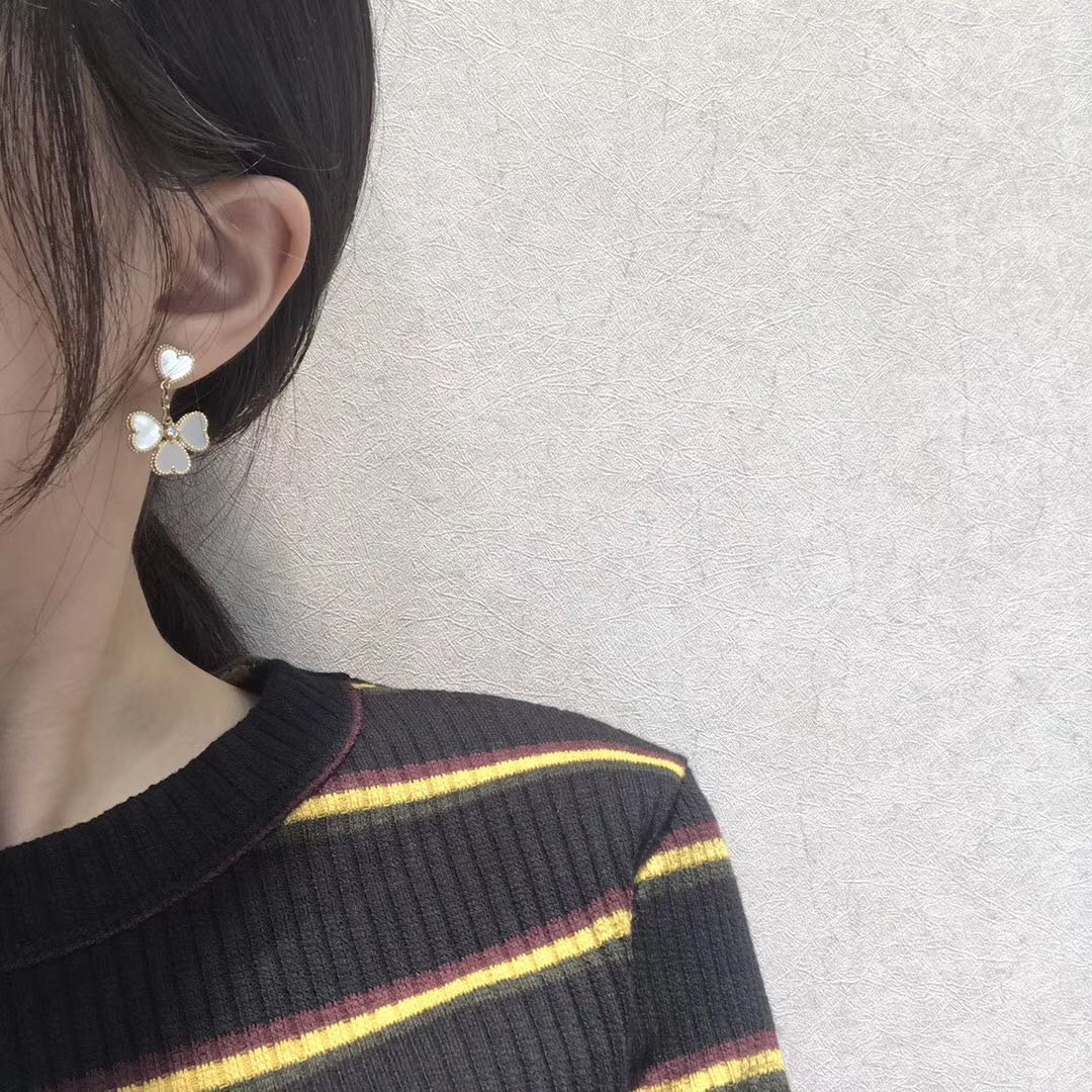 [Charm Aries Jewelry]CLOVER SWEET WHITE MOP EARRINGS