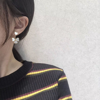 [Charm Aries Jewelry]CLOVER SWEET WHITE MOP EARRINGS