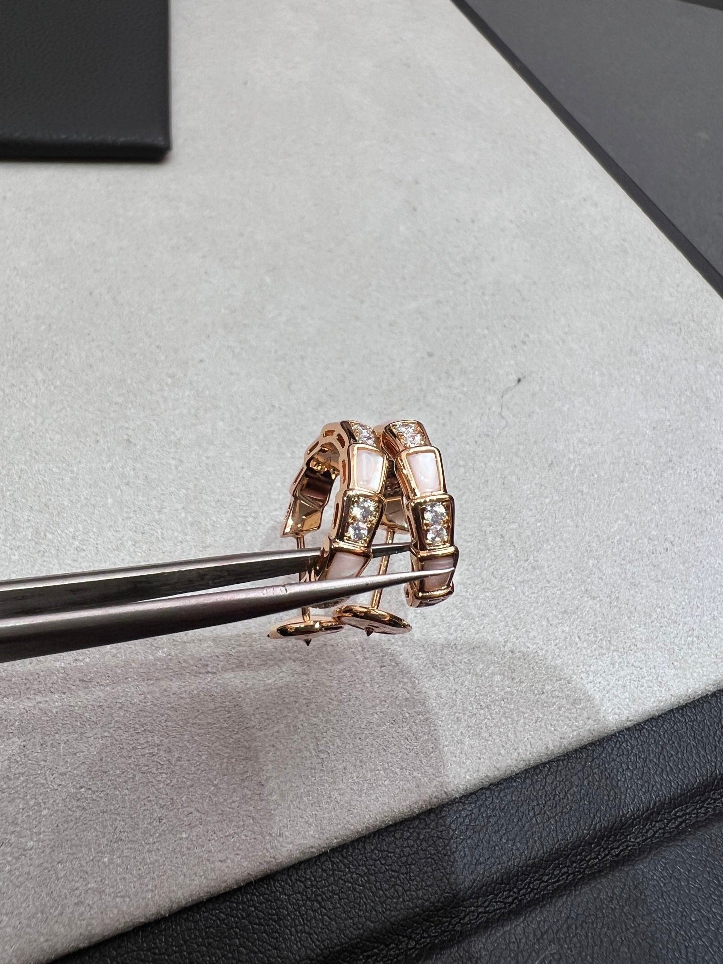 [Charm Aries Jewelry]SERPENTI MOP PINK GOLD EARRINGS