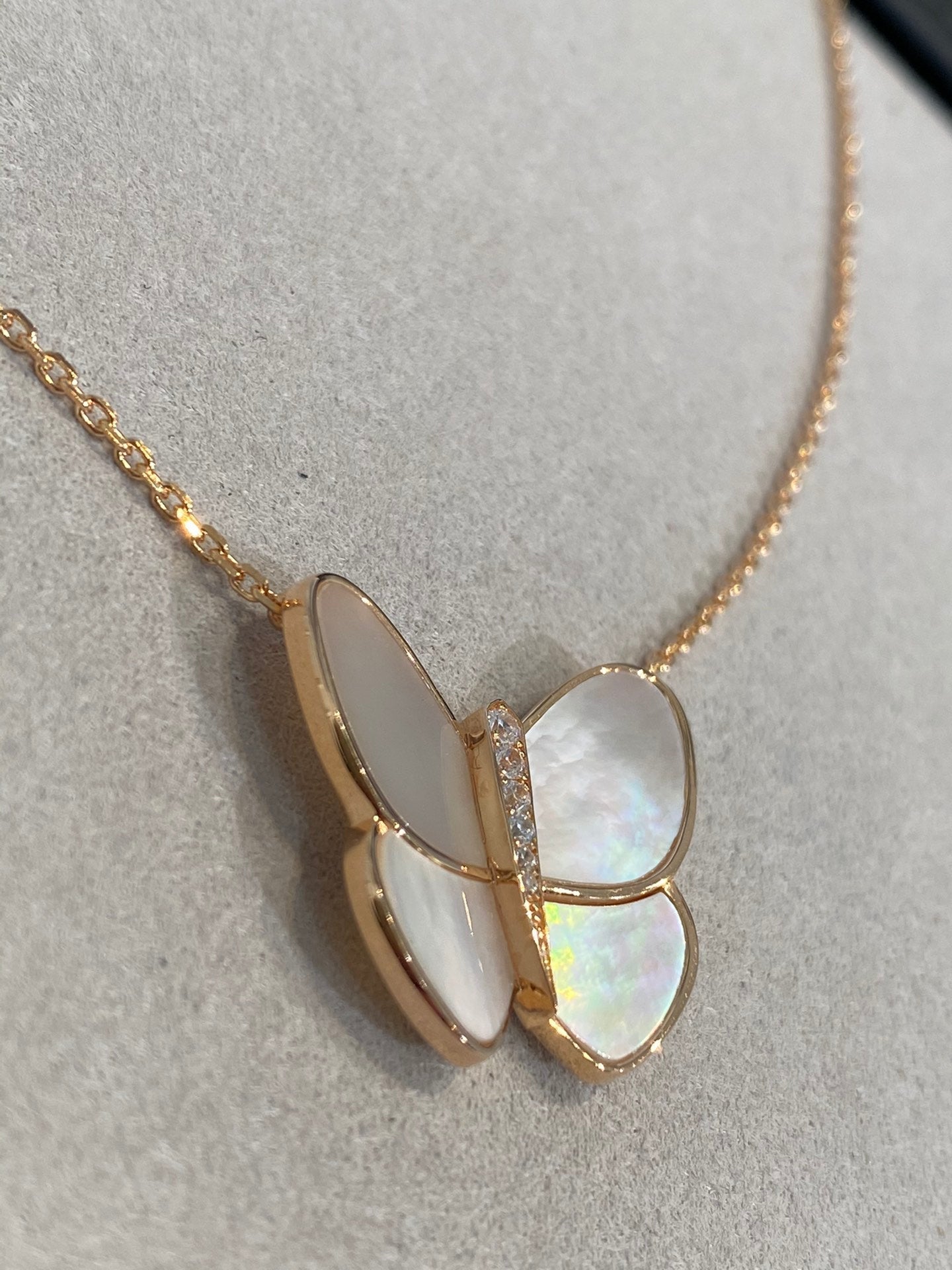 [Charm Aries Jewelry]BUTTERFLY GOLD MOP DIAMOND NECKLACE