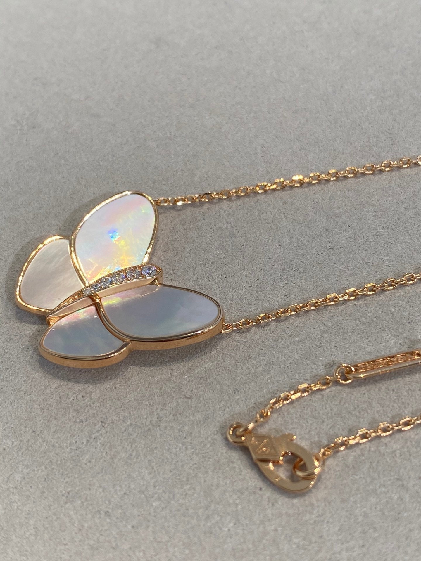 [Charm Aries Jewelry]BUTTERFLY GOLD MOP DIAMOND NECKLACE
