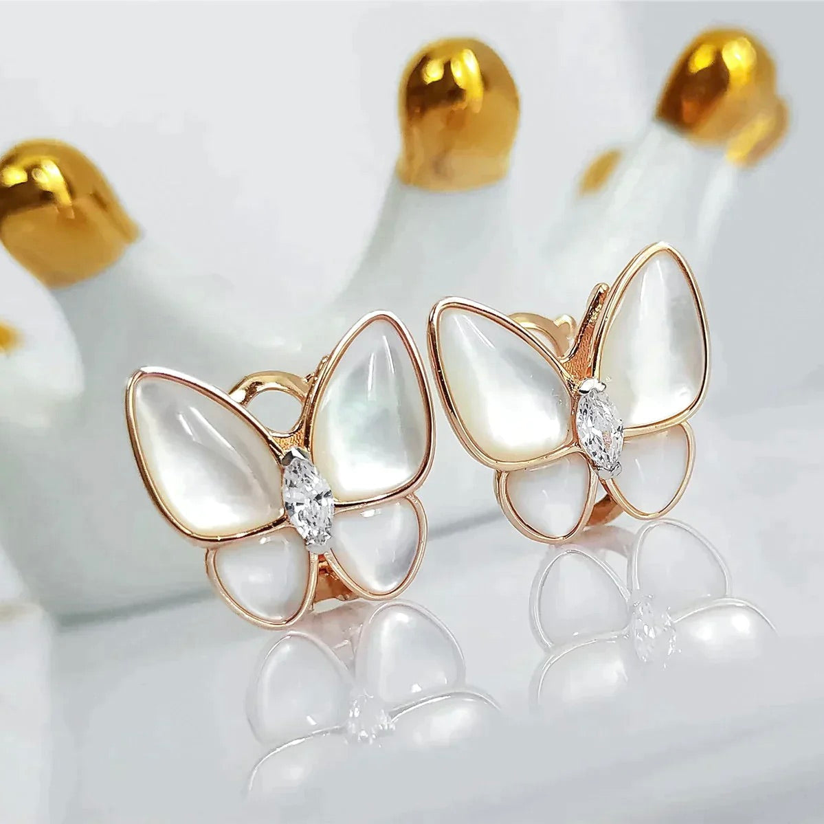 [Charm Aries Jewelry]BUTTERFLY MOP DIAMOND EARRINGS