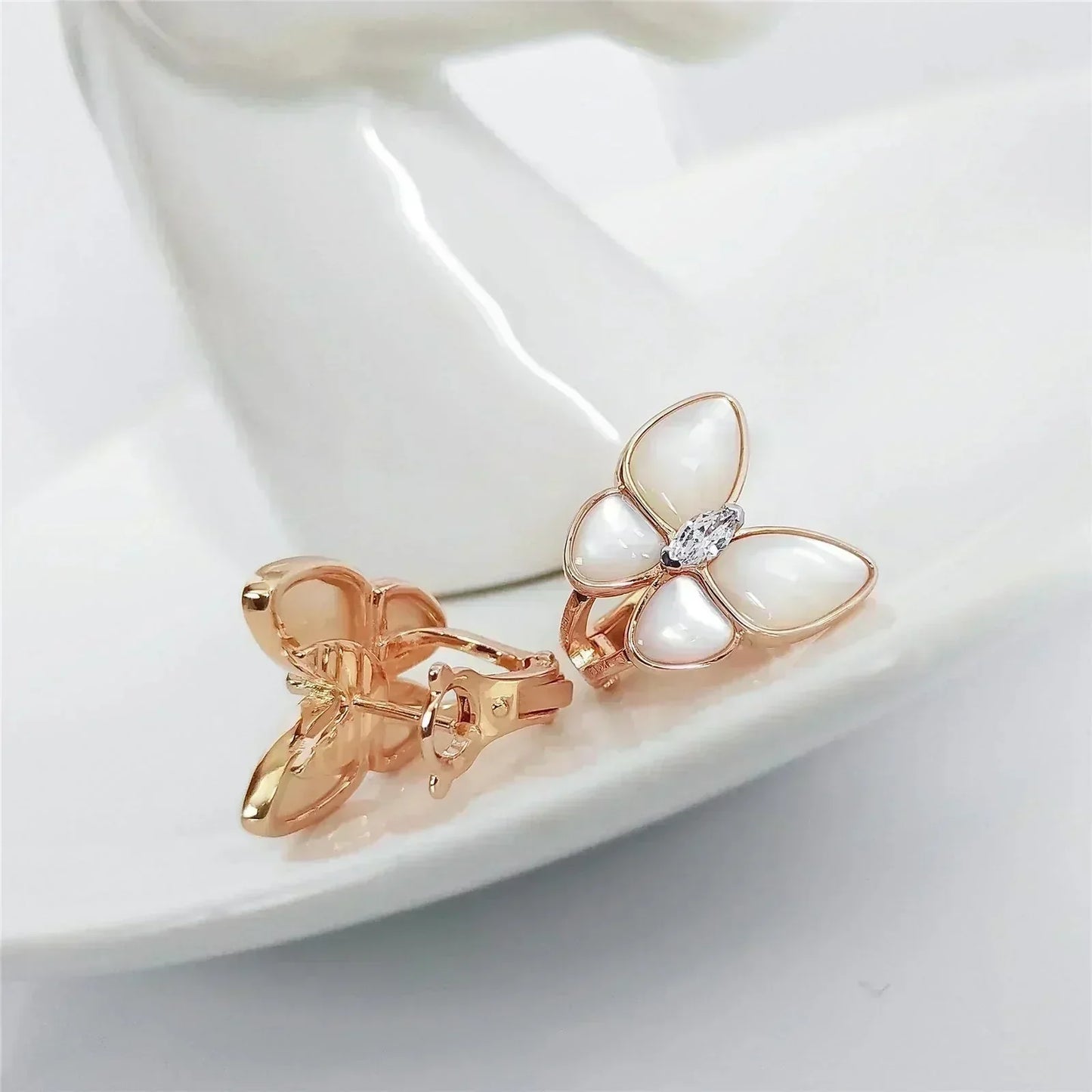 [Charm Aries Jewelry]BUTTERFLY MOP DIAMOND EARRINGS
