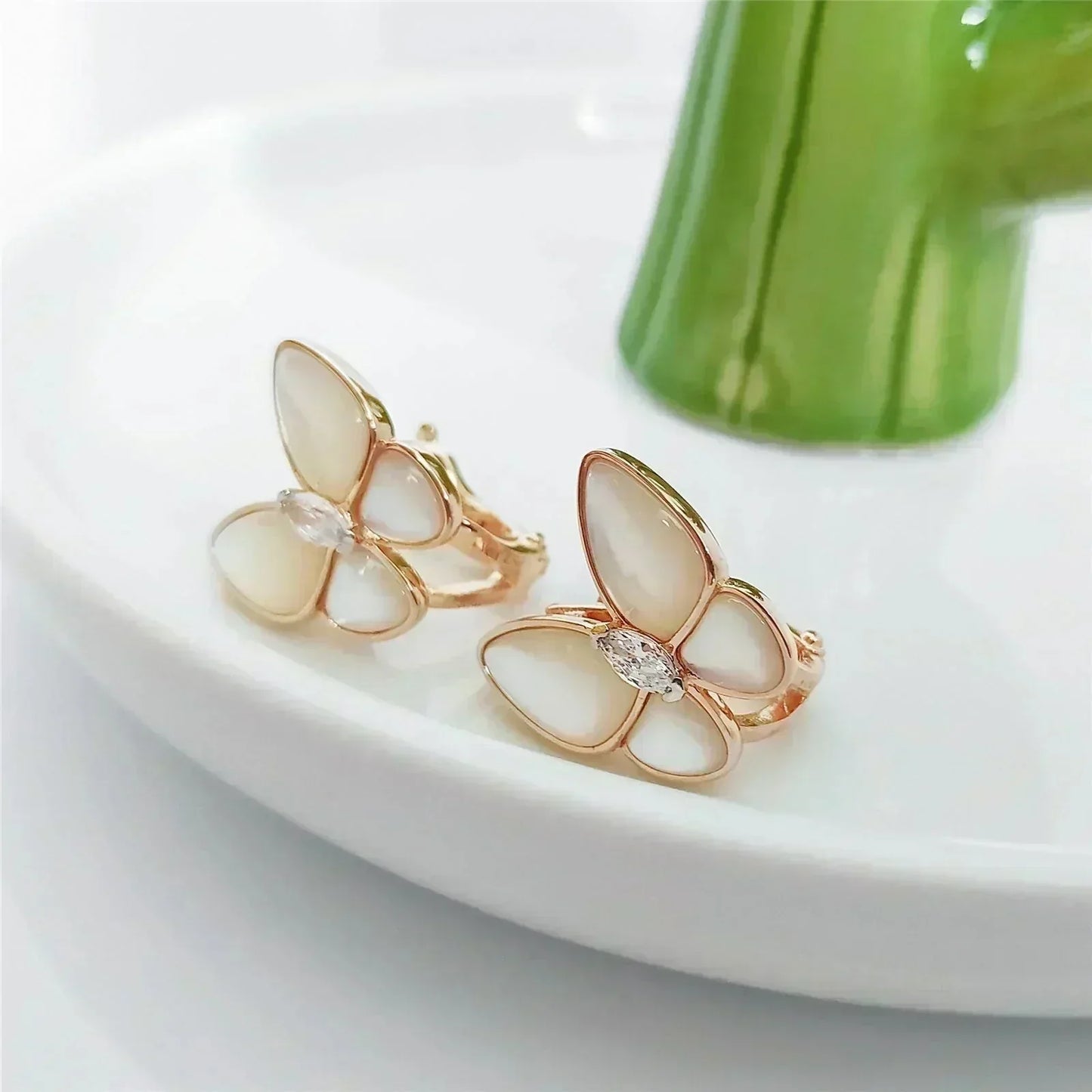 [Charm Aries Jewelry]BUTTERFLY MOP DIAMOND EARRINGS
