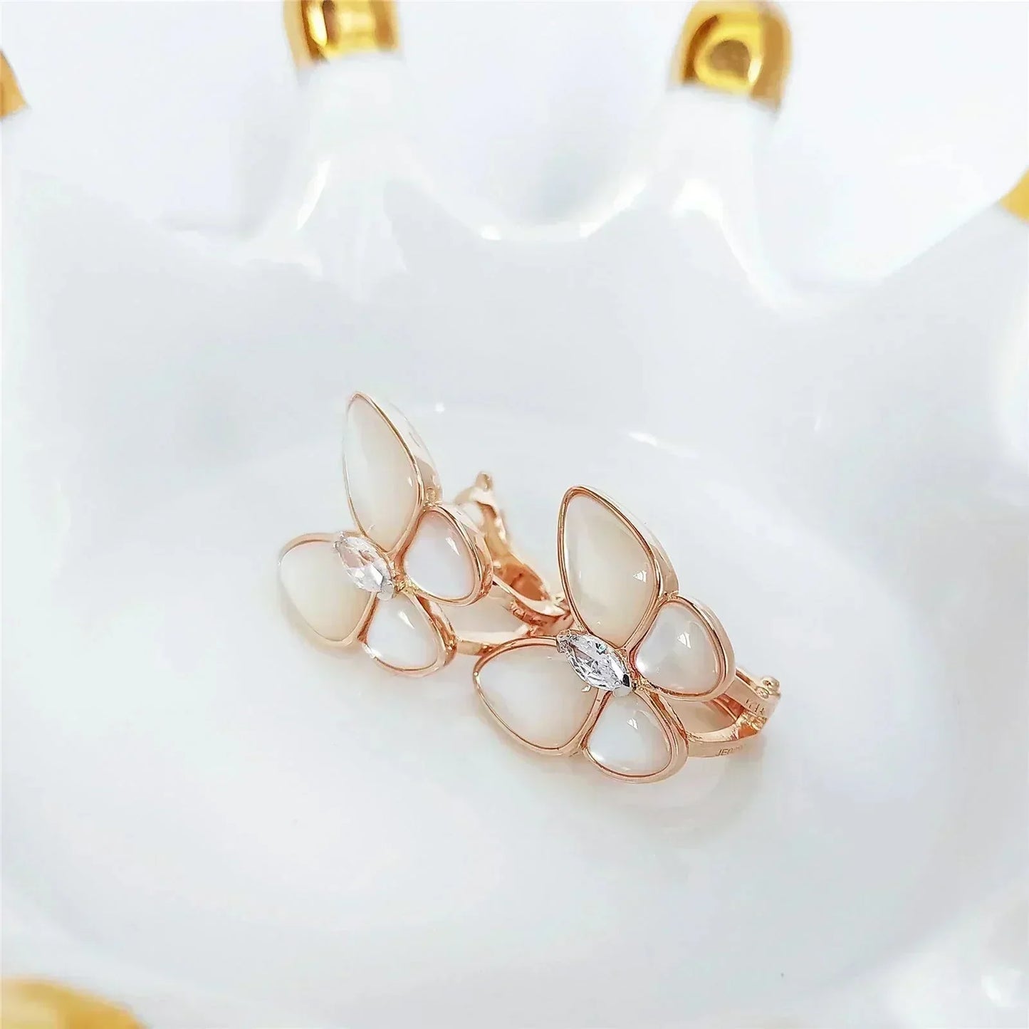 [Charm Aries Jewelry]BUTTERFLY MOP DIAMOND EARRINGS