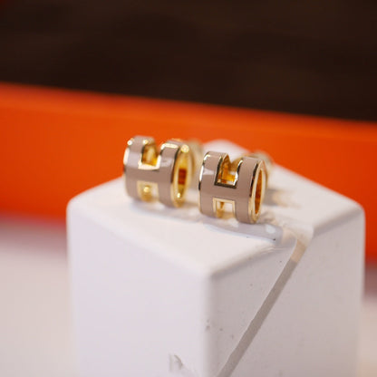 [Charm Aries Jewelry]MINI POP H GOLD EARRINGS GREY