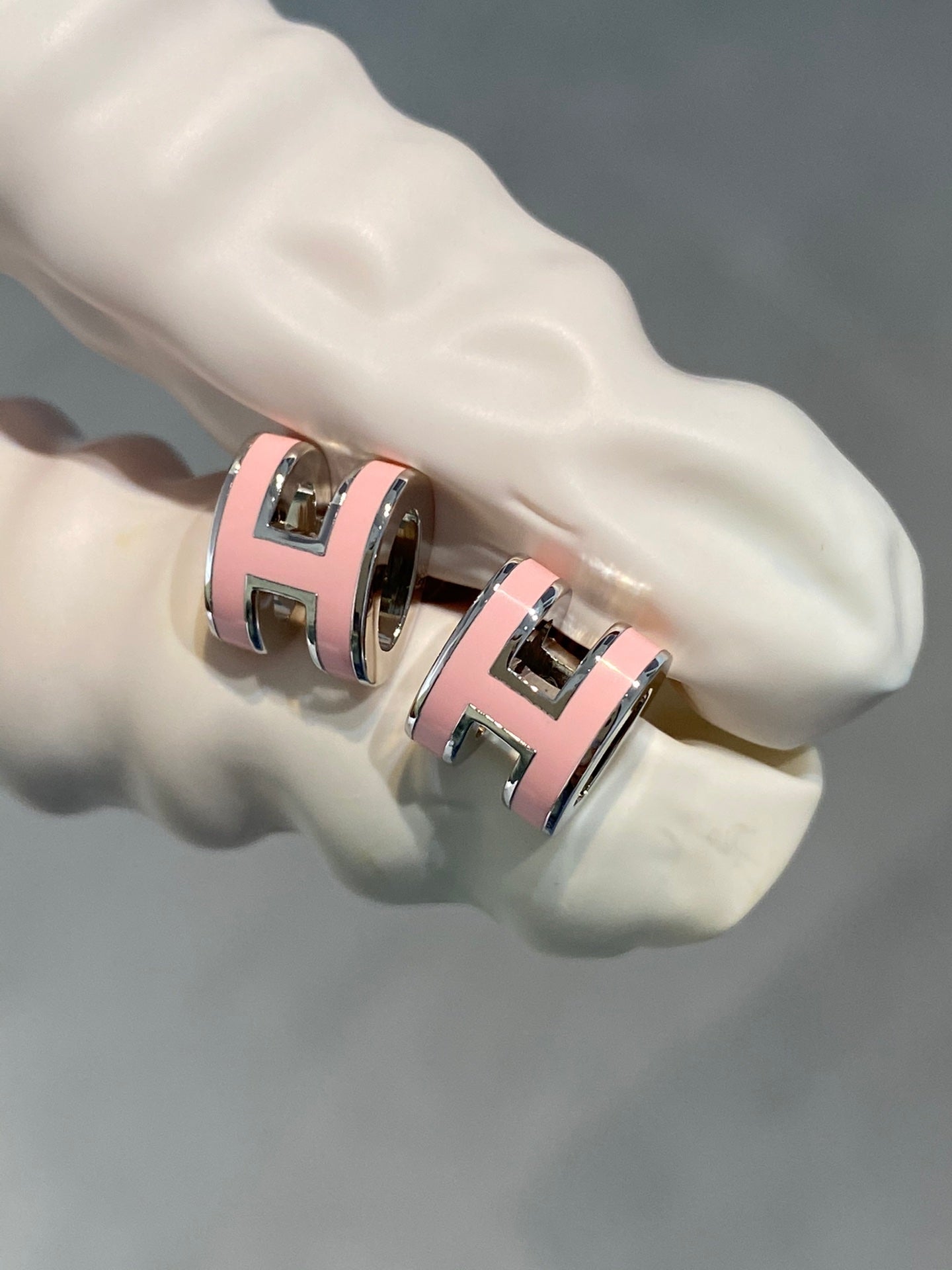 [Charm Aries Jewelry]MINI POP H SILVER EARRINGS PINK