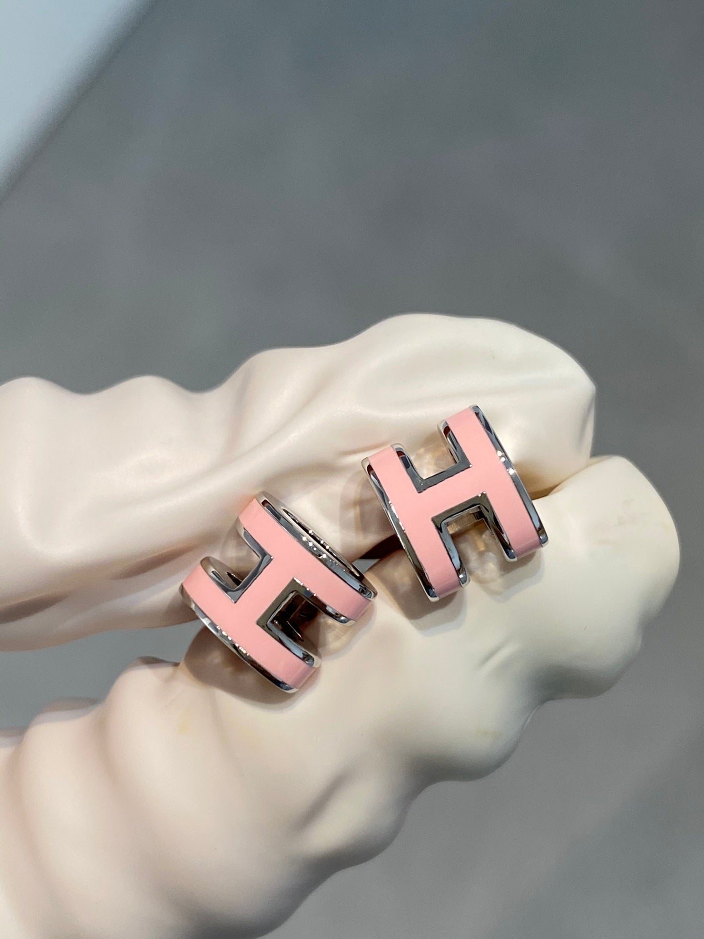 [Charm Aries Jewelry]MINI POP H SILVER EARRINGS PINK