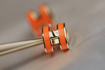 [Charm Aries Jewelry]MINI POP H EARRINGS ORANGE