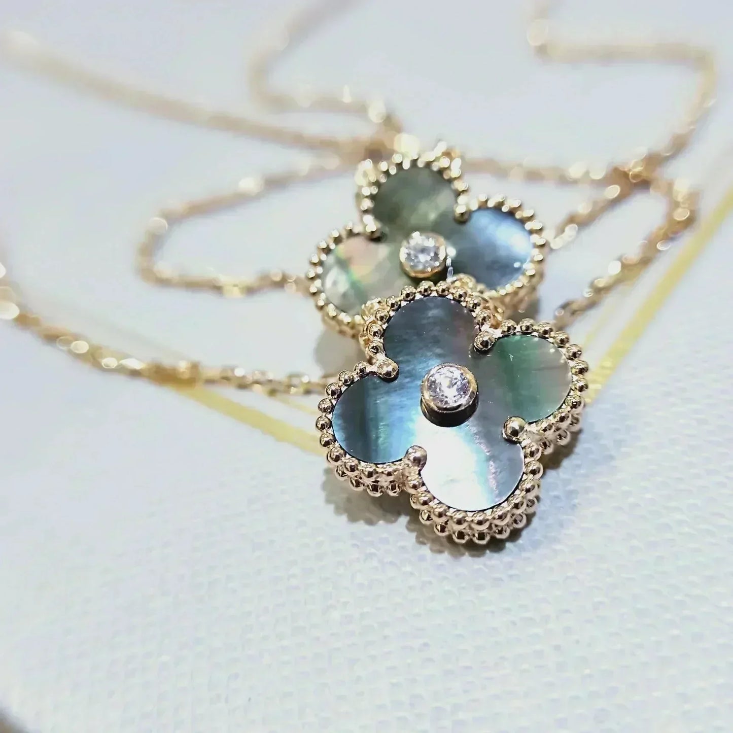 [Charm Aries Jewelry]CLOVER 15MM DIAMOND AND MOTHER-OF-GREY NECKLACE