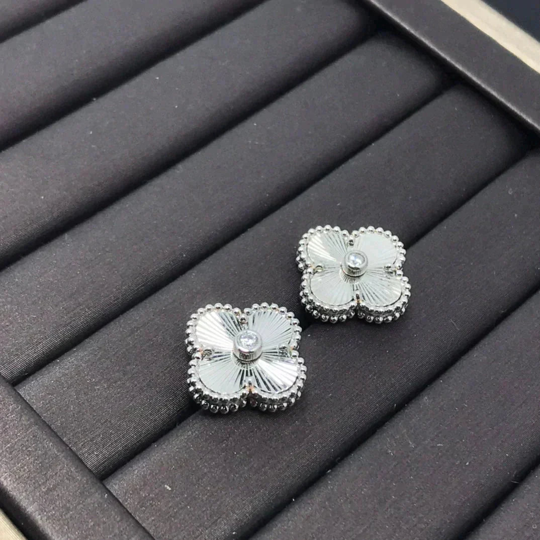 [Charm Aries Jewelry]CLOVER MINI 9.5MM LASER EARRINGS