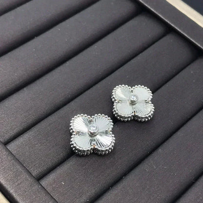 [Charm Aries Jewelry]CLOVER MINI 9.5MM LASER EARRINGS