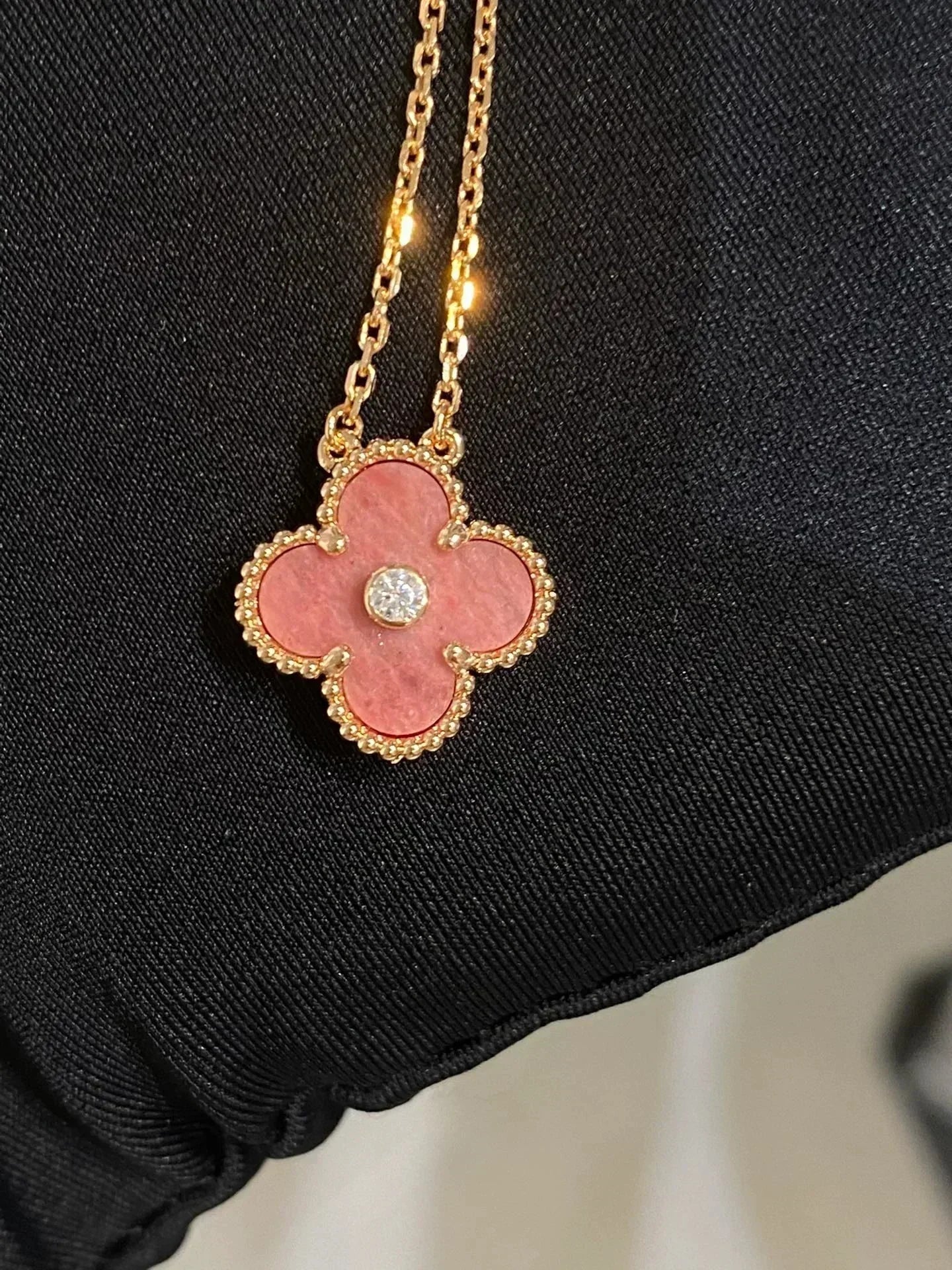 [Charm Aries Jewelry]CLOVER 15MM DIAMOND RHODONITE NECKLACE