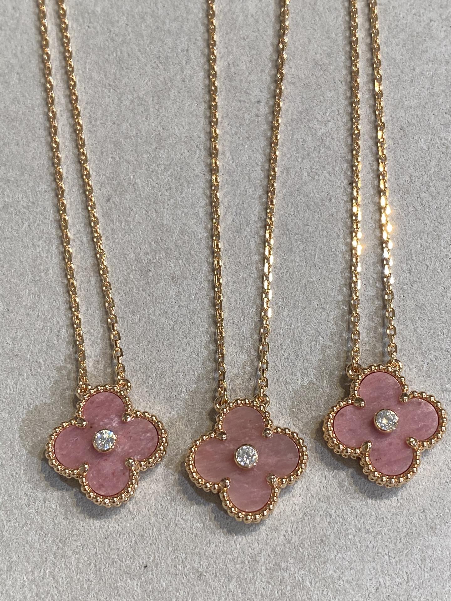 [Charm Aries Jewelry]CLOVER 15MM DIAMOND RHODONITE NECKLACE