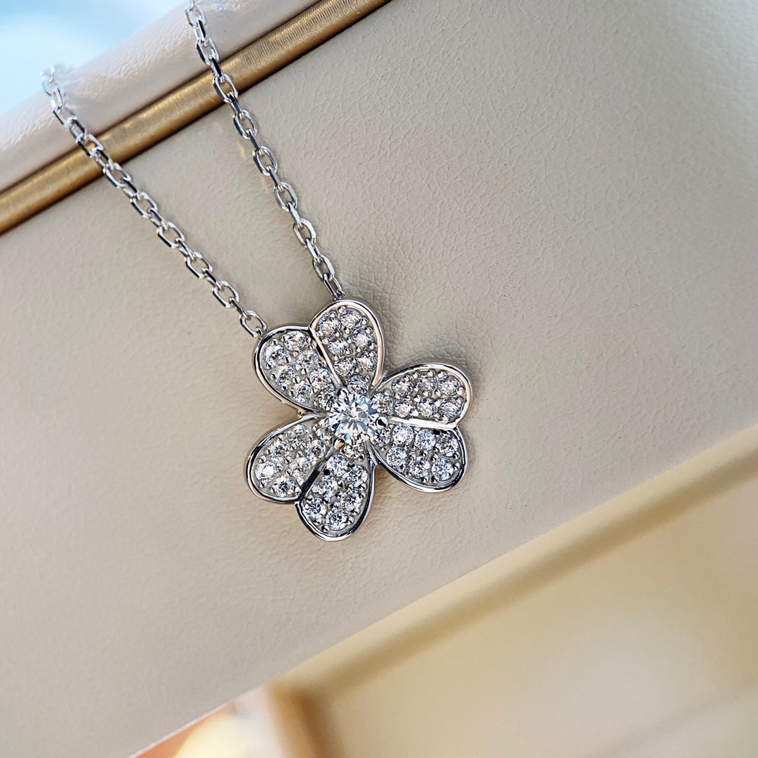 [Charm Aries Jewelry]CLOVER DIAMOND NECKLACE SILVER
