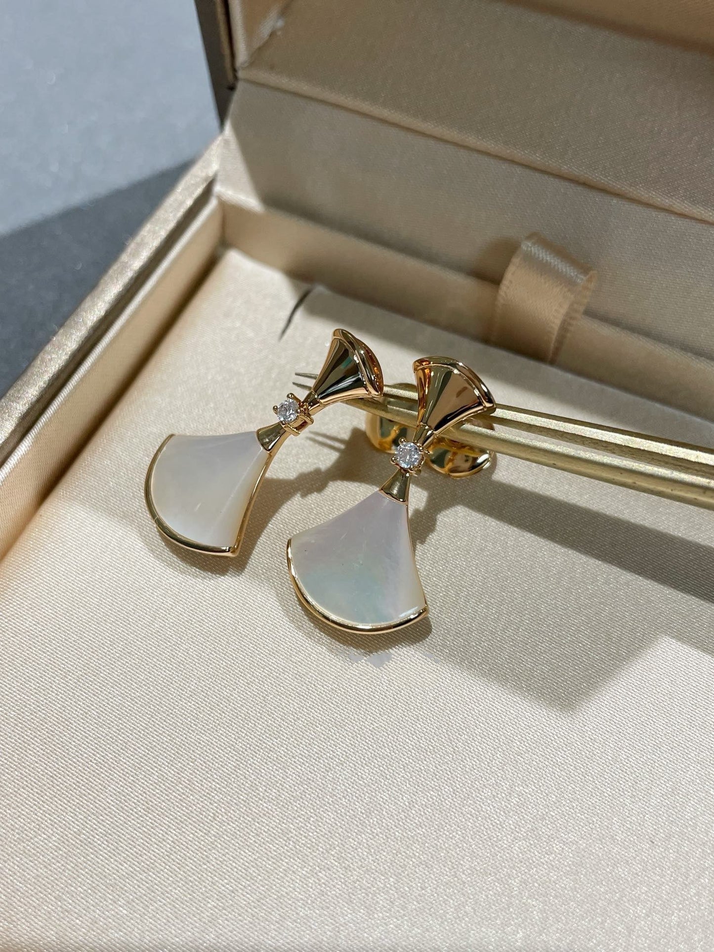 [Charm Aries Jewelry]DREAM MOP 1 DIAMOND EARRINGS