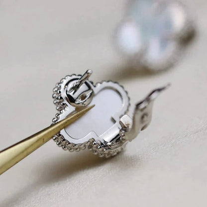[Charm Aries Jewelry]CLOVER MEDIUM 1 MOTIFS  WHITE MOP EARRINGS SILVER