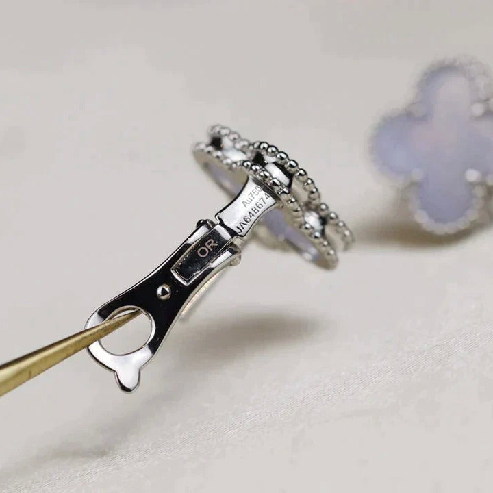 [Charm Aries Jewelry]CLOVER MEDIUM 1 MOTIFS  WHITE MOP EARRINGS SILVER