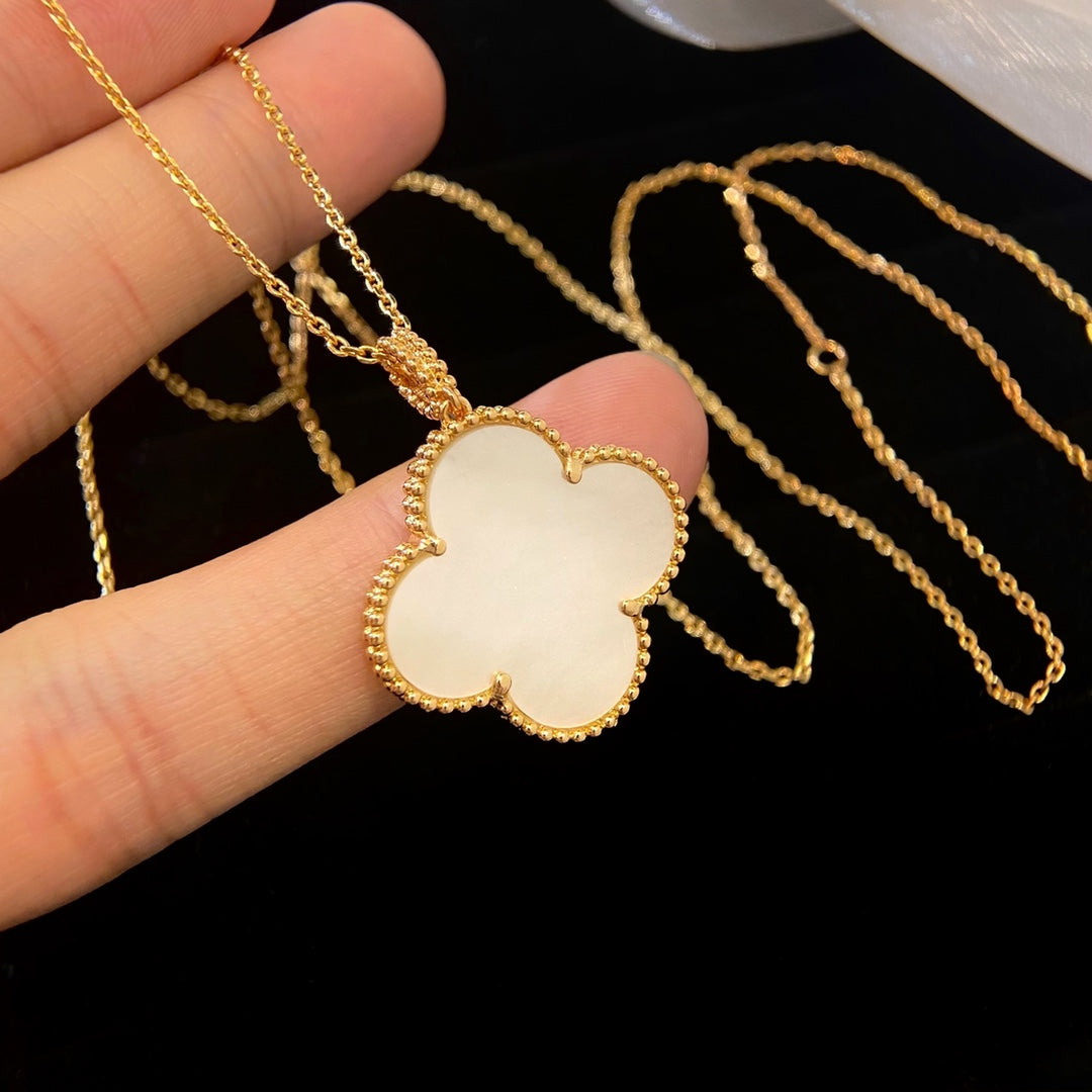 [Charm Aries Jewelry]CLOVER 25MM MOP LARGE PENDANT NECKLACE