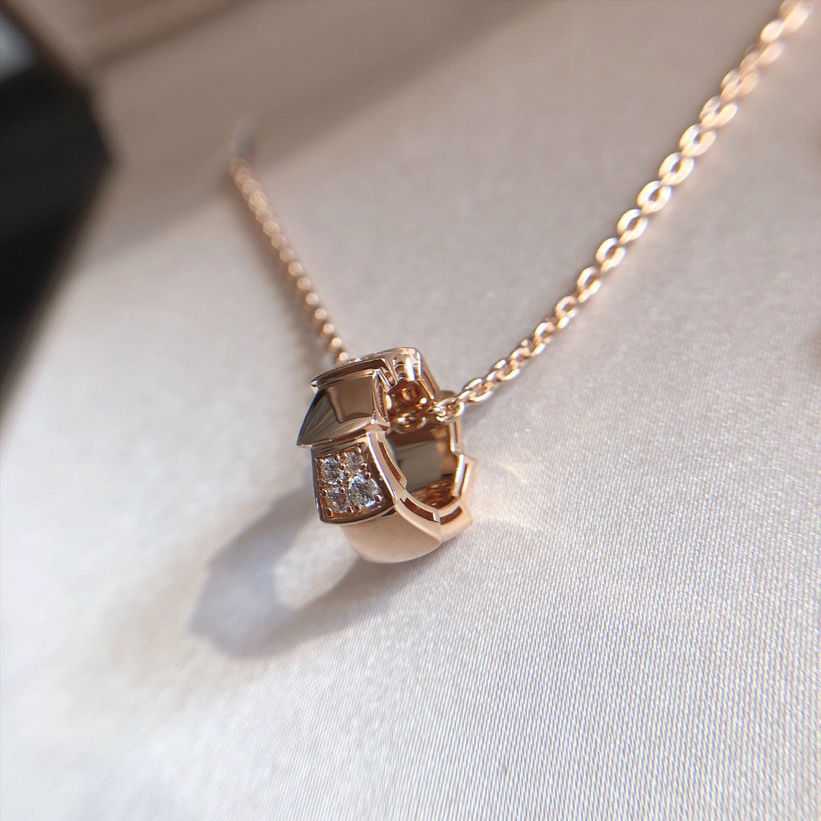[Charm Aries Jewelry]SERPENTI PEDANT DIAMOND PINK GOLD NECKLACE