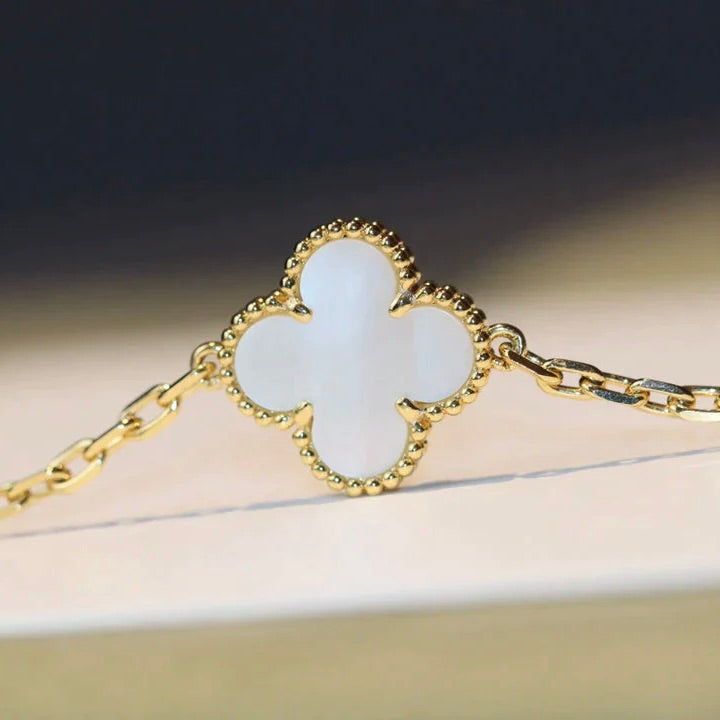 [Charm Aries Jewelry]CLOVER 20 MOTIFS WHITE MOP NECKLACE