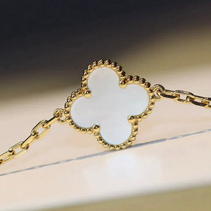 [Charm Aries Jewelry]CLOVER 20 MOTIFS WHITE MOP NECKLACE
