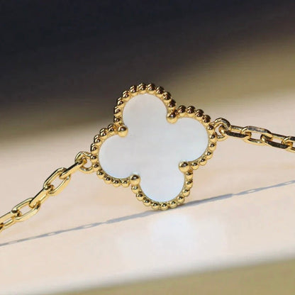 [Charm Aries Jewelry]CLOVER 20 MOTIFS WHITE MOP NECKLACE