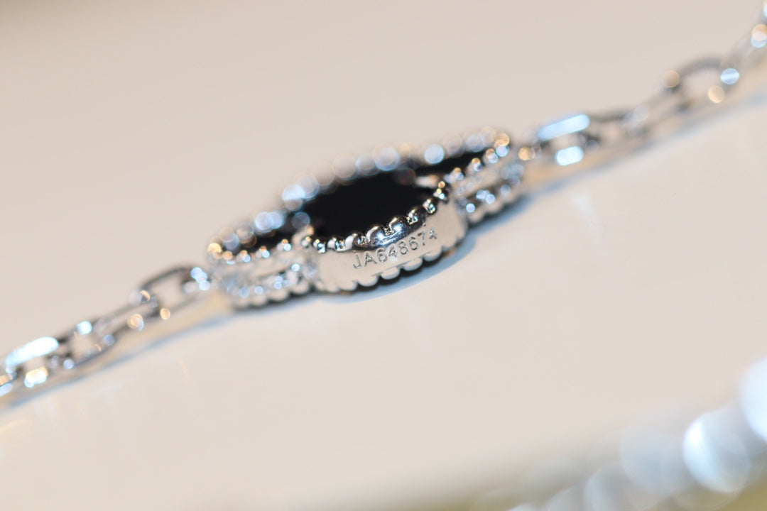 [Charm Aries Jewelry]CLOVER 20 MOTIFS ONYX DIAMOND SILVER