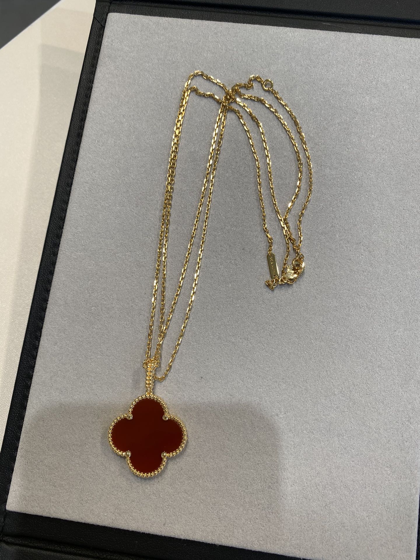 [Charm Aries Jewelry]CLOVER 25MM NECKLACE GOLD CARNELIAN